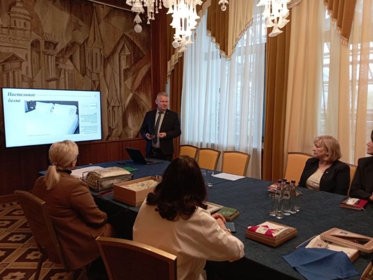 В Федеральном государственном унитарном предприятии “Президент-Отель” в г. Москве состоялась презентация продукции ГПТО “Белхудожпромыслы”