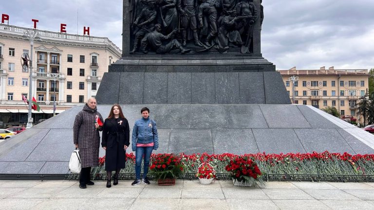 Работники ГПТО “Белхудожпромыслы” почтили память героев Великой Победы