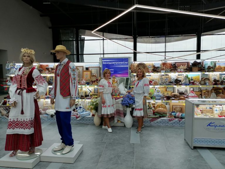Торговый центр «Кирмаш» представляет продукцию ГПТО «Белхудожпромыслы» на международной выставке “ИННОПРОМ. БЕЛАРУСЬ”