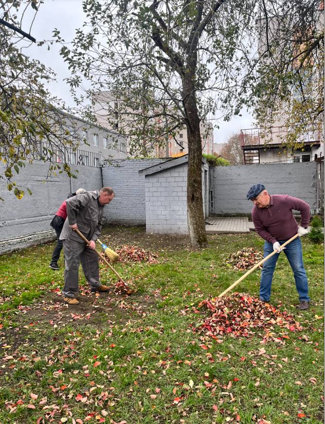 25 октября работники организаций, входящих в состав ГПТО«Белхудожпромыслы», приняли активное участие в республиканском субботнике