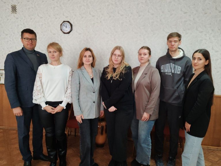 30 октября 2025 в «Фабрика художественных изделий» состоялась диалоговая площадка с участием представителей Бобруйского городского комитета общественного объединения «Белорусский республиканский союз молодежи»