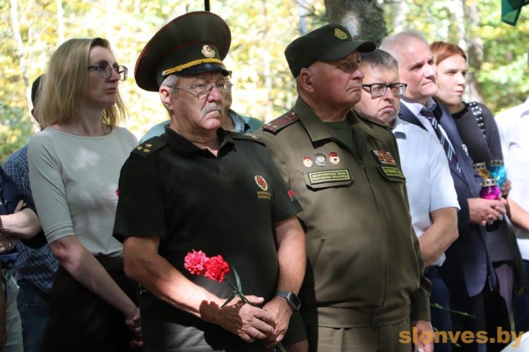 В Слонимском районе состоялся патриотический автопробег «Помнить. Чтобы жить»